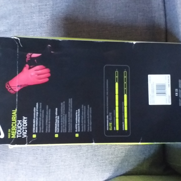 Nike Mercurial Touch Victory Goalie Gloves - Picture 6 of 7